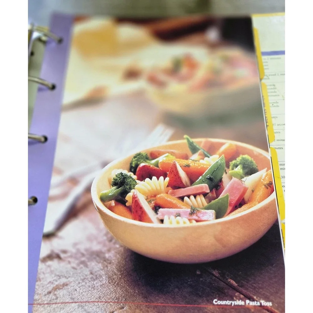Betty Crocker's Quick & Easy Cookbook, hardback binder, 2002 General‎ Mills